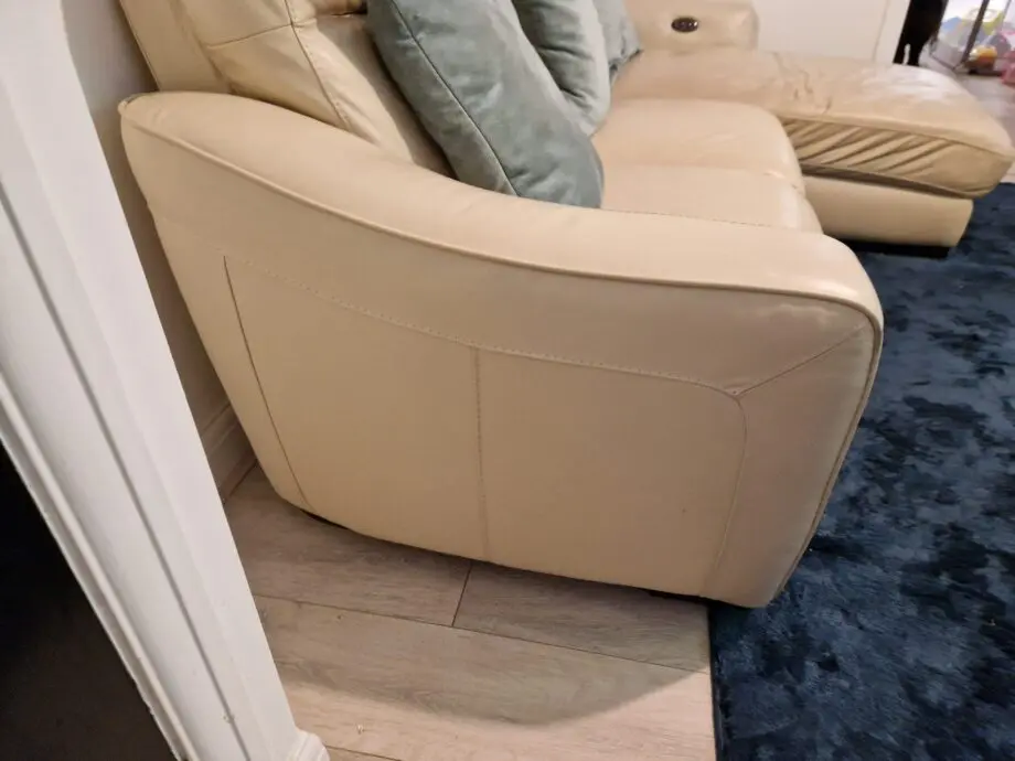 Corner recliner sofa