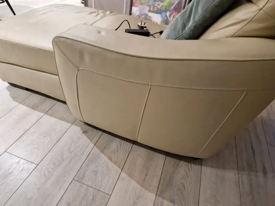 Corner recliner sofa