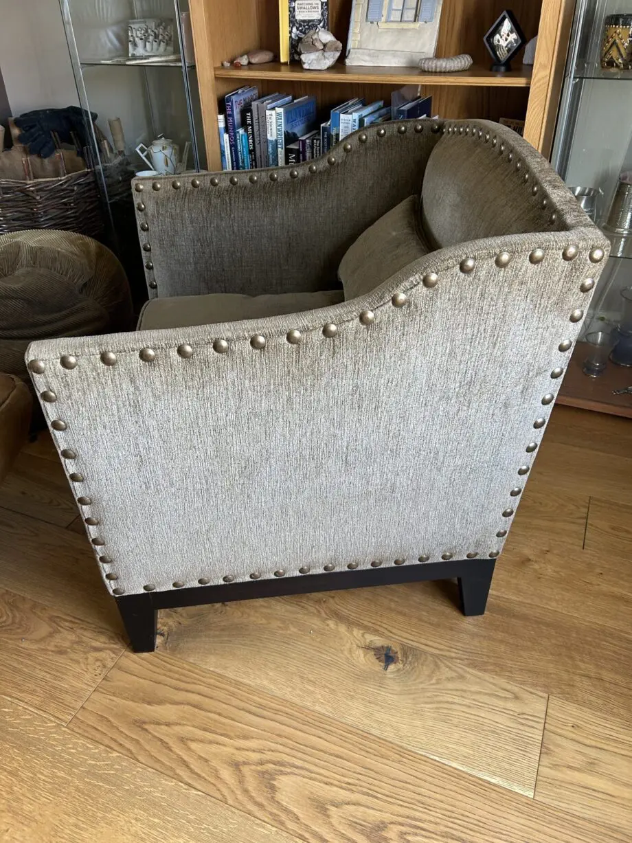 Stylish split settee and chair