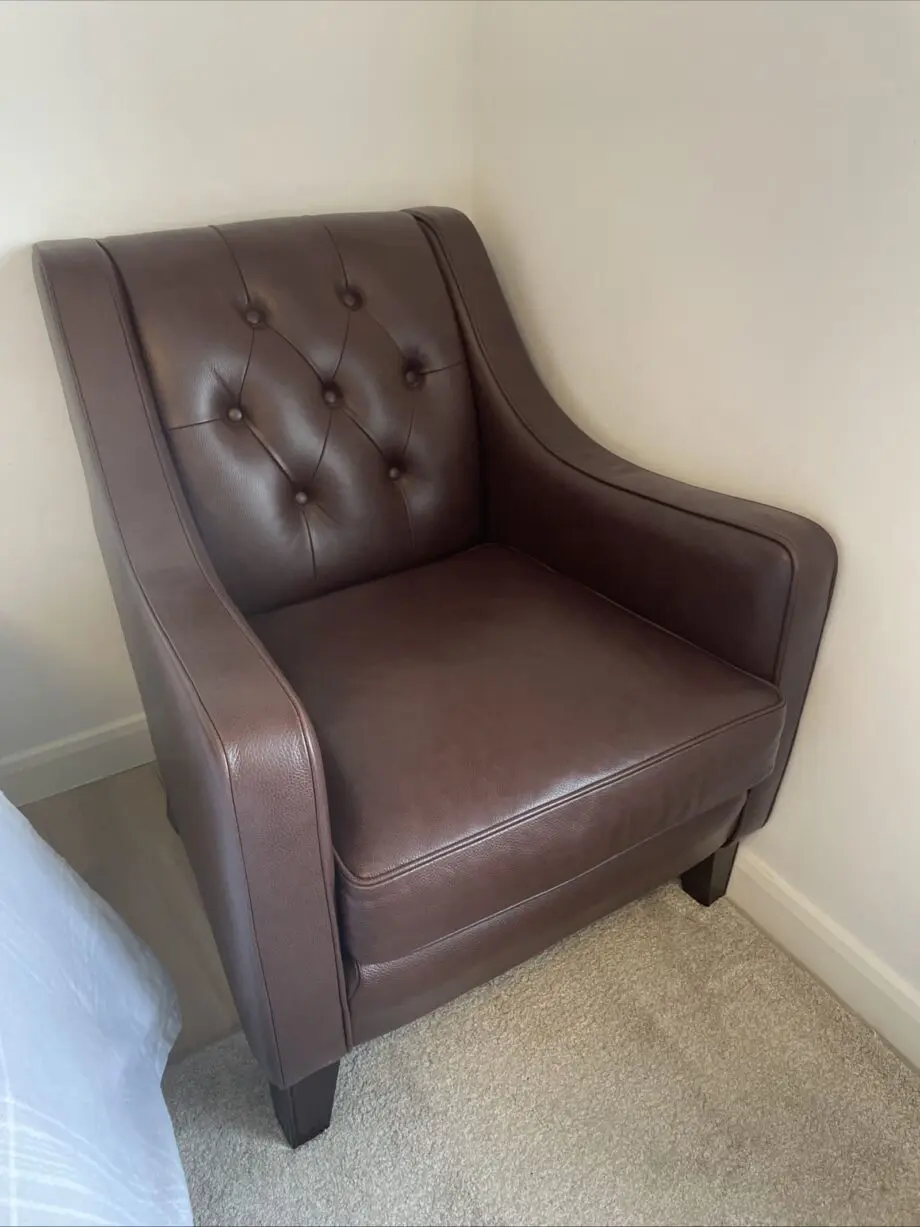 Multiyork leather buttoned arm chair