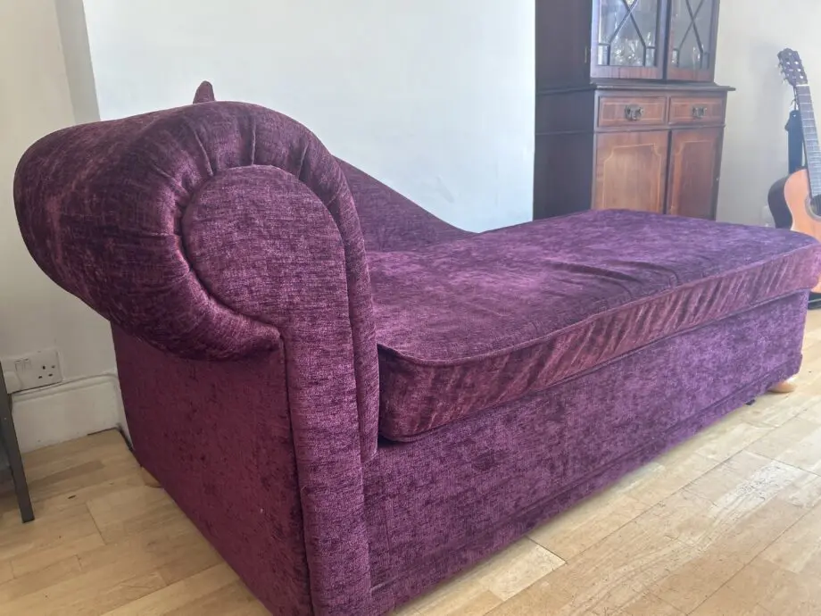 Dark red chaise-longue sofa bed
