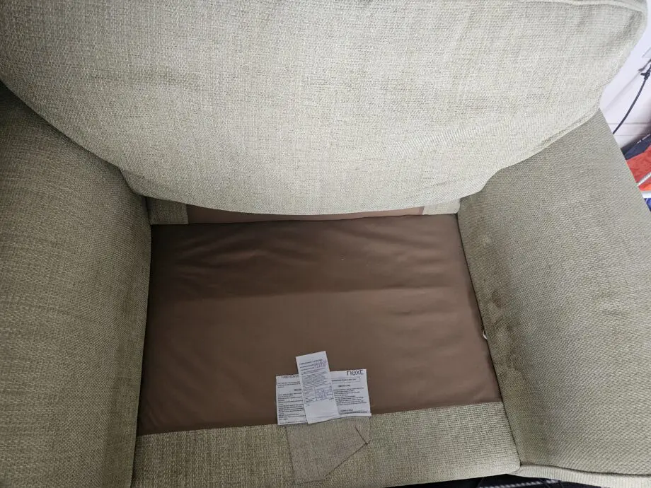 Next light green cuddle love sofa. 1/ 2 person.