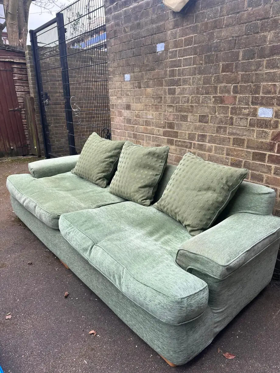 USED SOFA, GREEN, FREE