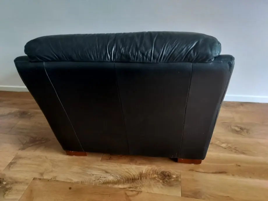 DFS Black Leather Seat