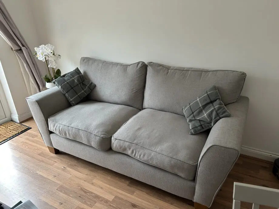 SCS Theo 3 with 2 pillows- Valentino collection