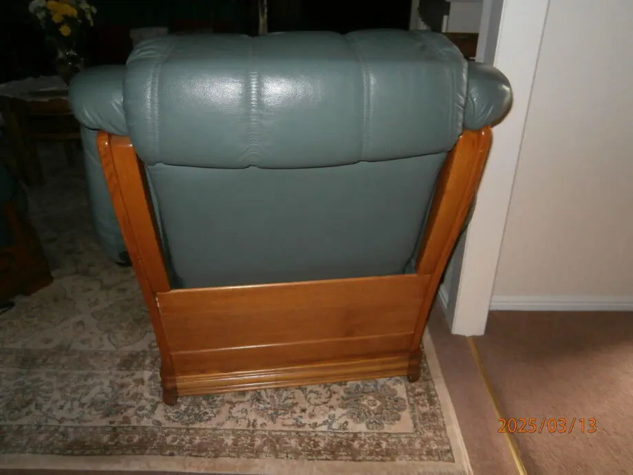 3 piece Italian Leather suite inc. two recliners