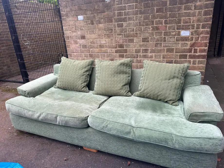 USED SOFA, GREEN, FREE